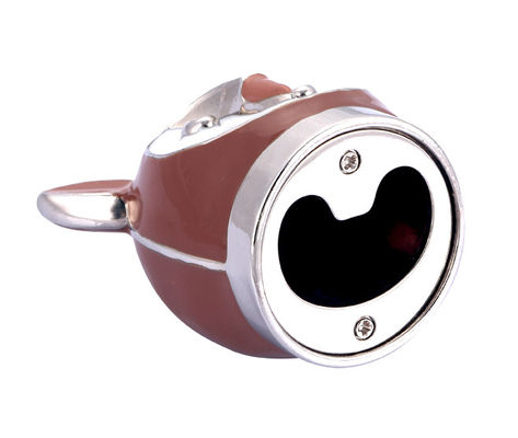 مفتوح زجاجات معدنية مع التصفيف