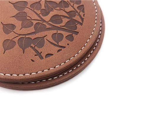 أكواب مشروبات بشعار Debossed مع شعار PU Leather Brown Pantone